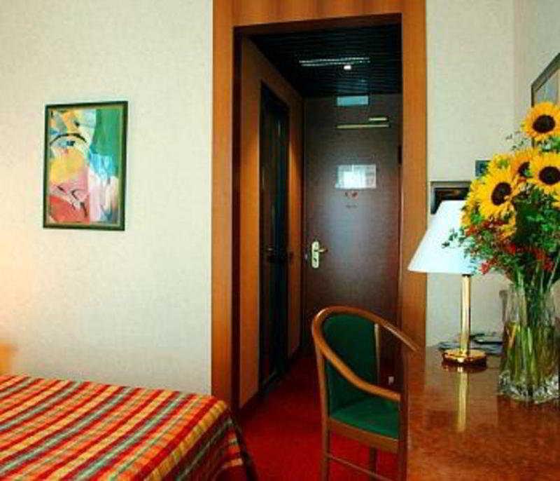 Meditur Hotel Pisa Migliarino Pisano Номер фото