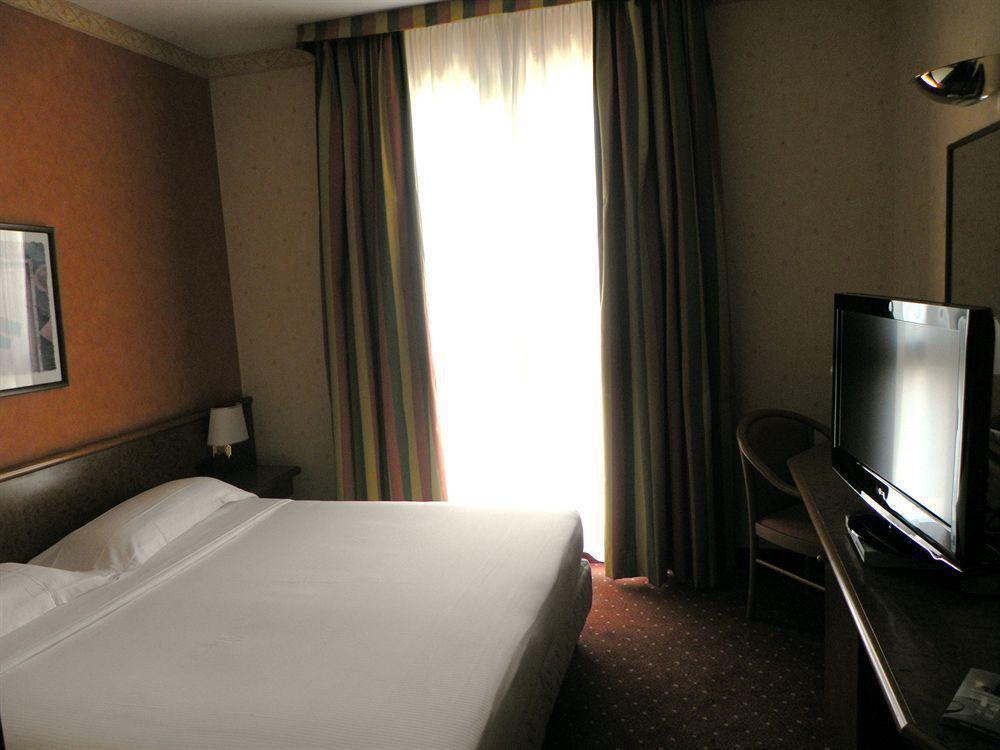 Meditur Hotel Pisa Migliarino Pisano Экстерьер фото